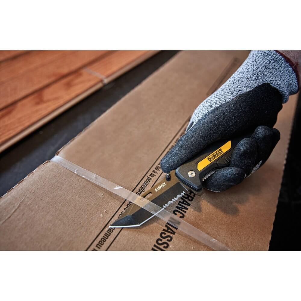 DEWALT DWHT10910 Pocket Knife with Ball-Bearing Assist